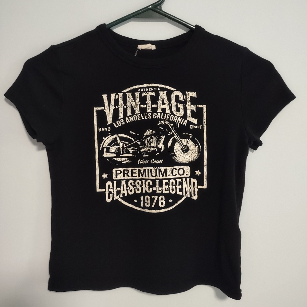 15/$22 Garage Boy's Black Graphic Tee Size XS